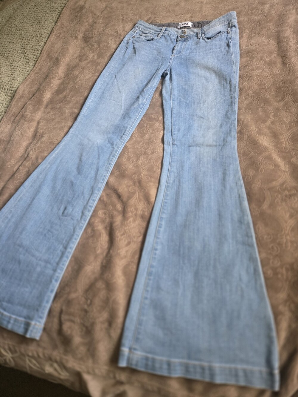 PAIGE Fiona Nala Light Wash Flare Jeans Size 30 --- 34" Inseam